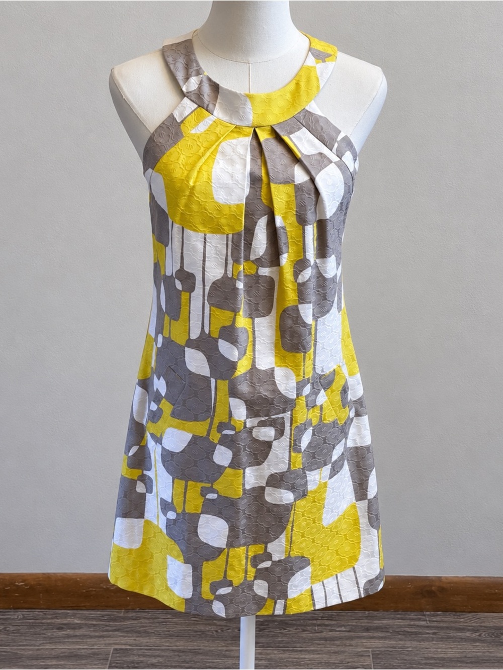 Trina Turk Shift Dress Size 2 Yellow Gray Geometric Print Wedding Guest Vacation